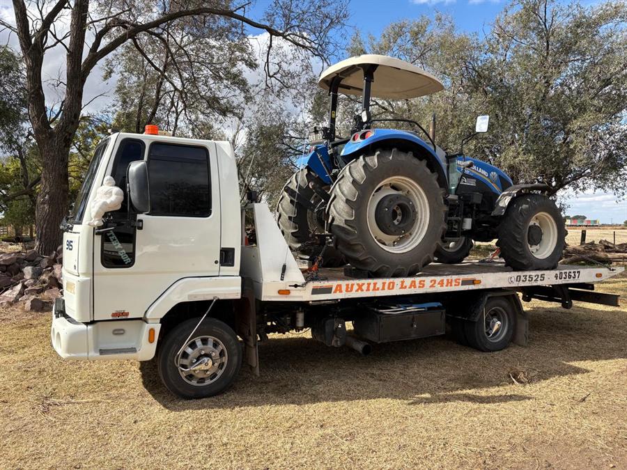 Traslado de tractor a zona serrana